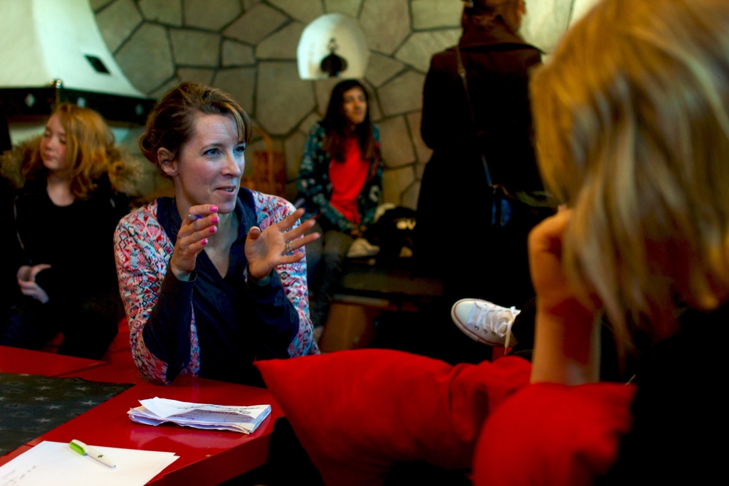 Lisa Hartvig och elever
