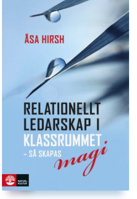 Framsidan på boken Relationellt ledarskap i klassrummet. En bild på en droppe som hänger från ett vasstrå.