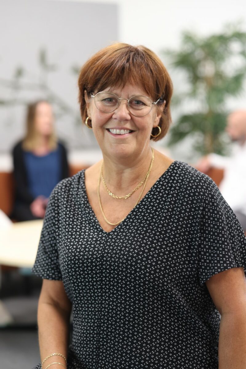 Anette Forssten Seiser, lektor i pedagogiskt arbete, som tillsammans med Monica Evermark, föreståndare för Regionalt utvecklingscentrum (RUC), och Marie Pilfalk, skolchef på Broholmskolan och före detta masterstudent i utbildningsledning och skolutveckling, regelbundet träffat rektorerna under projektets gång. Foto: Helena Christerdotter