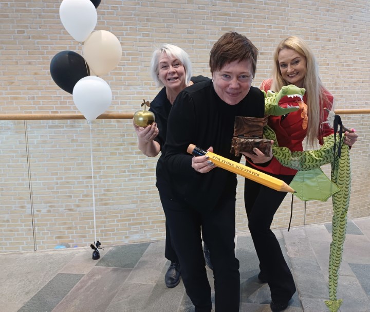 Jessica Eriksson, universitetslektor i svenska med didaktisk inriktning, Karlstads universitet, Camilla Grönvall Fransson, doktorand i nordiska språk och universitetsadjunkt, Mälardalens universitet, Annelie K. Johansson, doktorand i pedagogiskt arbete